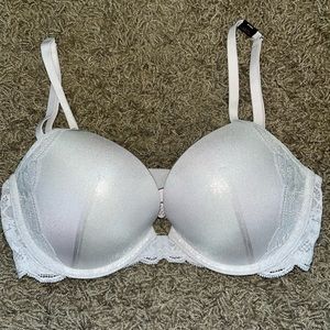 victoria’s secret silver shimmer lace bra